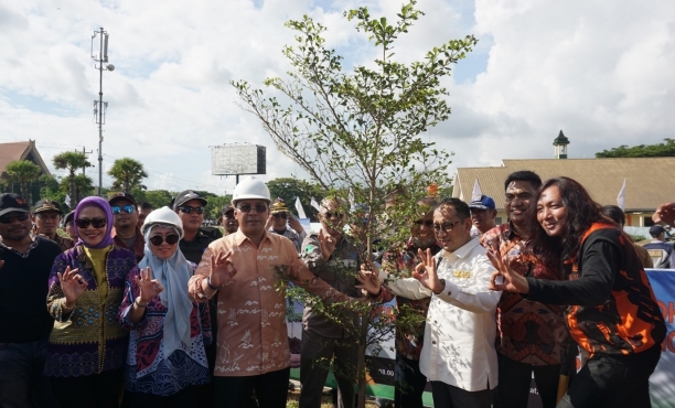 Ciptakan Ruang Terbuka Hijau, PT MMN & WIKA Beton Tanam 5.060 Pohon Untuk Kota Makassar